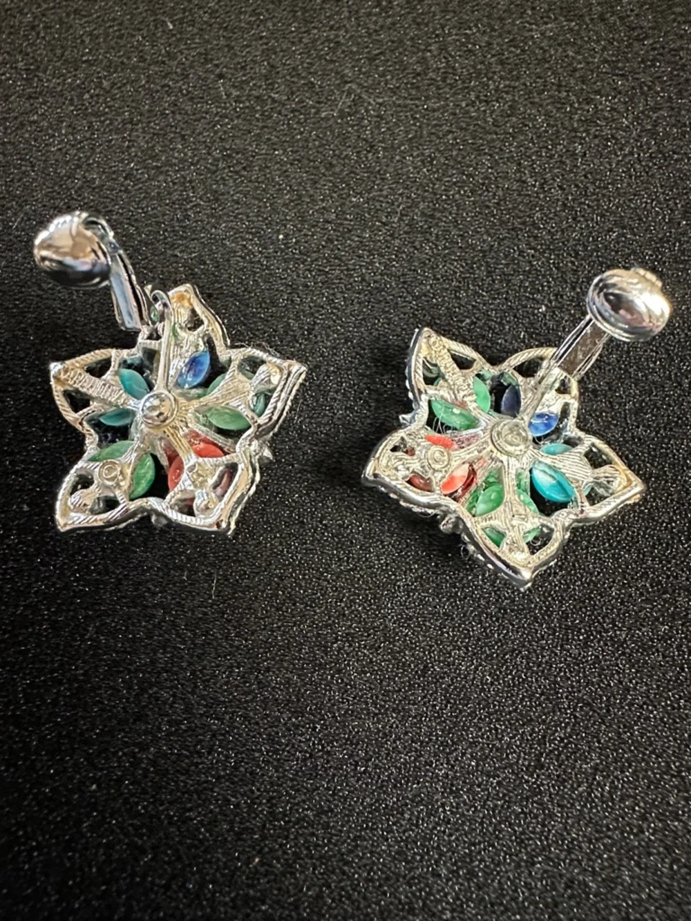 1967 Sarah Coventry Fantasy Multicolor Brooch and Earring Set with Faux Pearls - Picture 7 of 7
